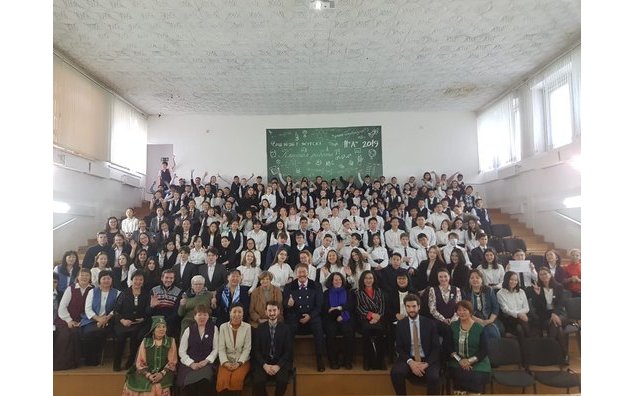 Avec les élèves du Lycée sakha-français de Khamagatta